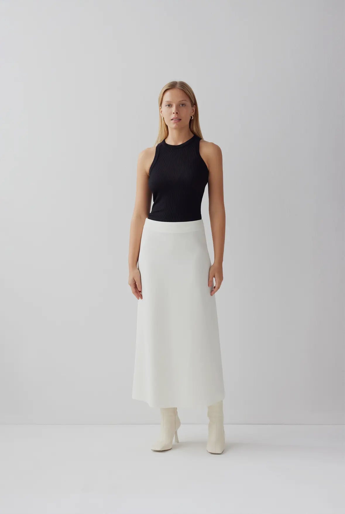 Straight cut lined chic skirt