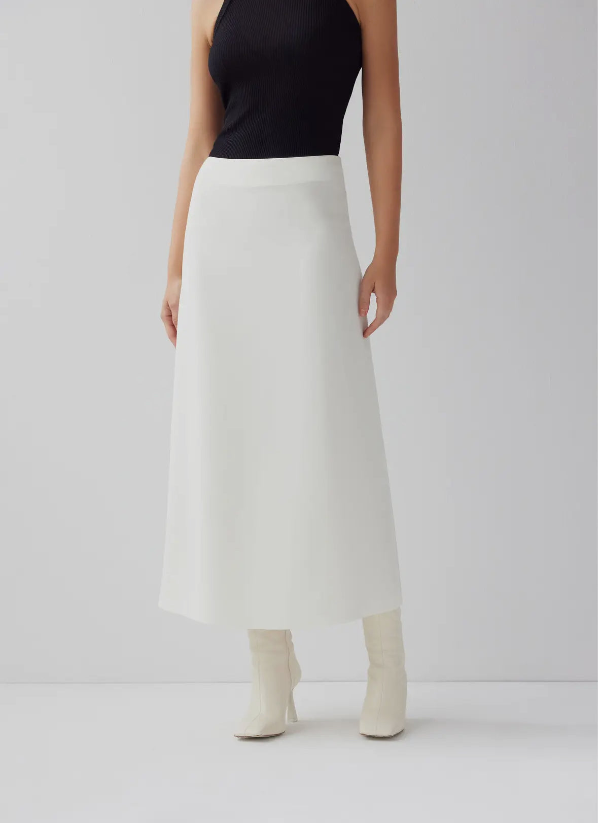 Straight cut lined chic skirt